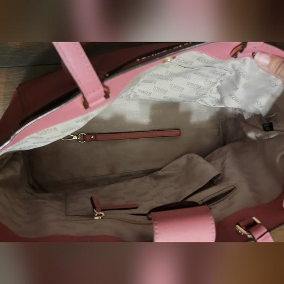 Michael Kors Emmy Large Double Handle Tote Handbag Tulip Saffiano Leather - Picture 2 of 6